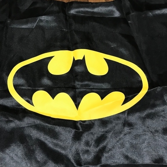 NEW Bat Man Super Hero Cape Velcro Neck Closure  Size 27"x27" Reversible - Picture 3 of 8